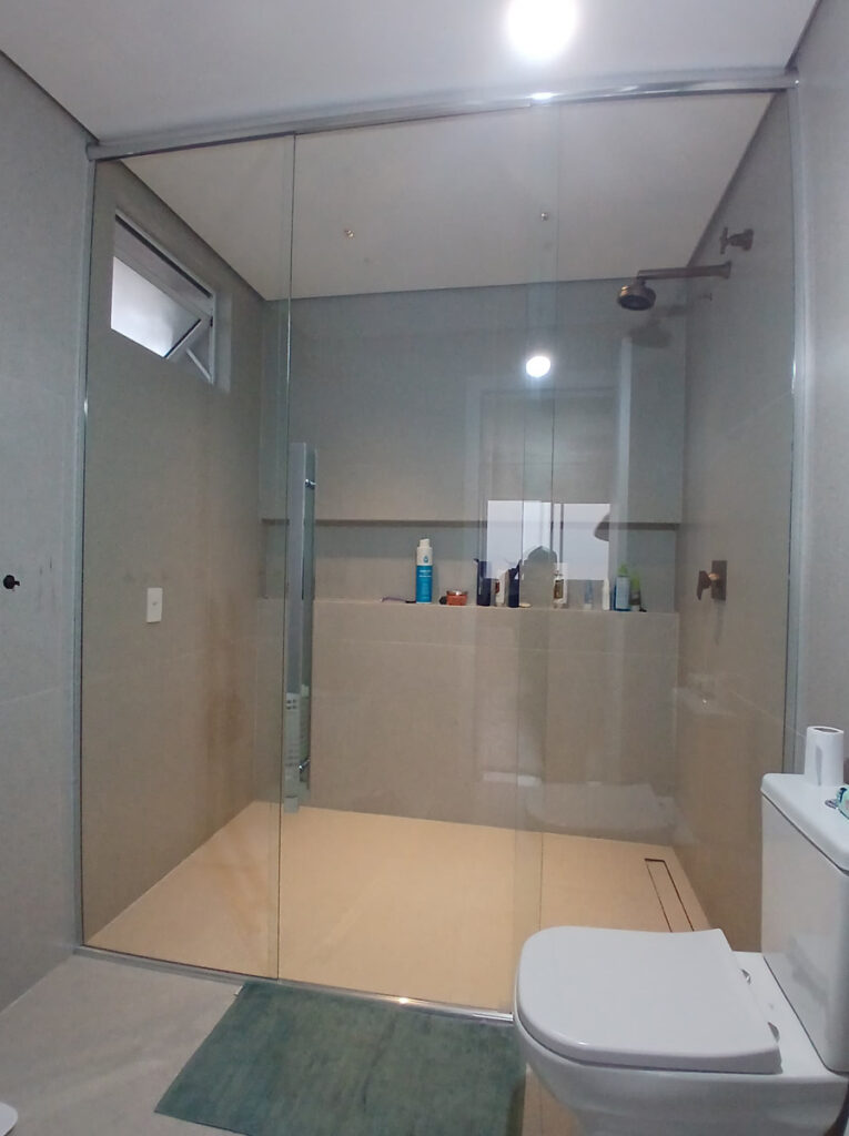 box atÉ o teto com 2 folhas fixas e 1 mÓvel