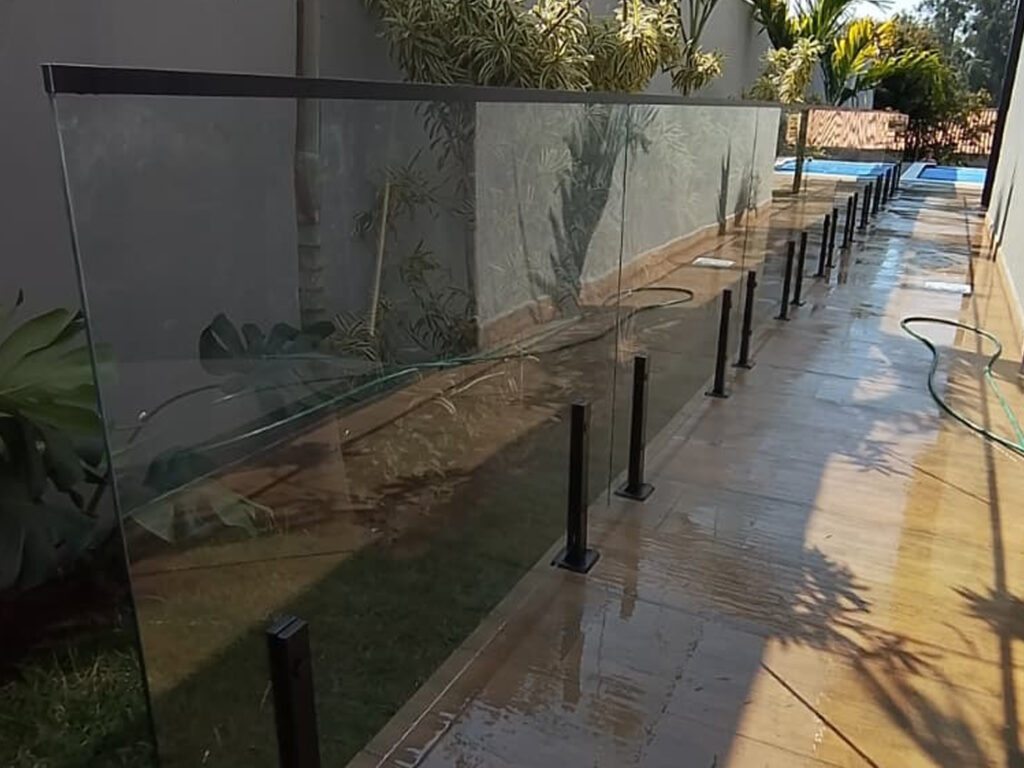 guarda corpo com torre e perfil u clean