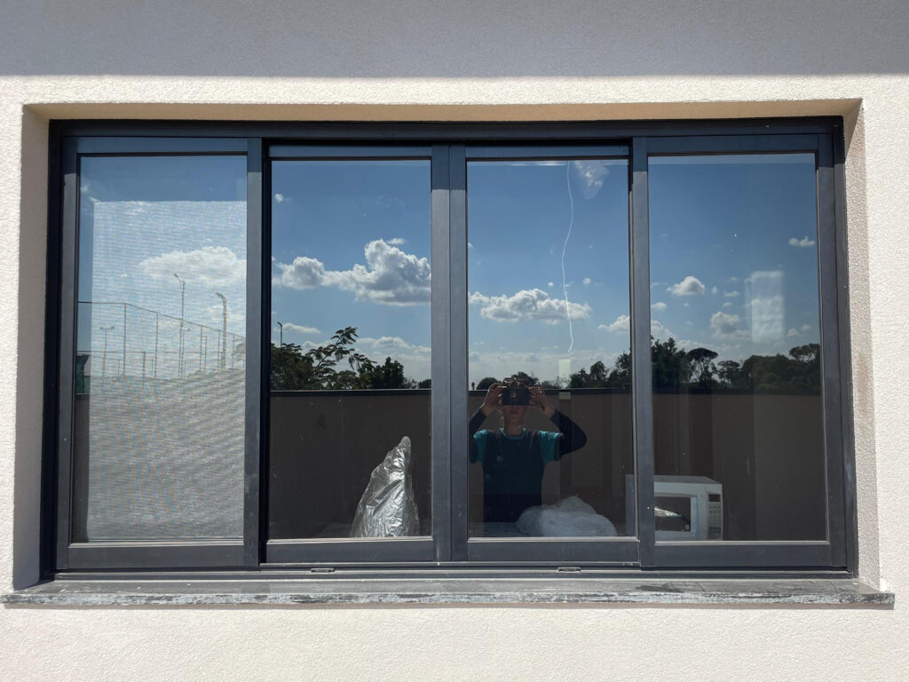 janela de correr 4 folhas abertura central com tela remoovivel