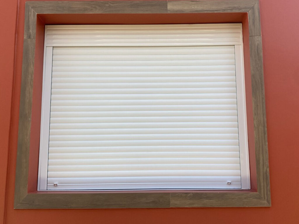 janela de correr com persiana integrada (visÃo externa)