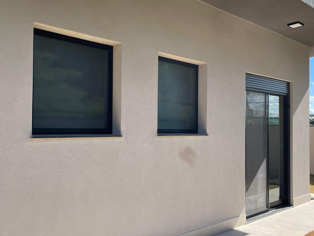 porta com persiana integrada automÁtica alexa 2 folhas e 1 tela