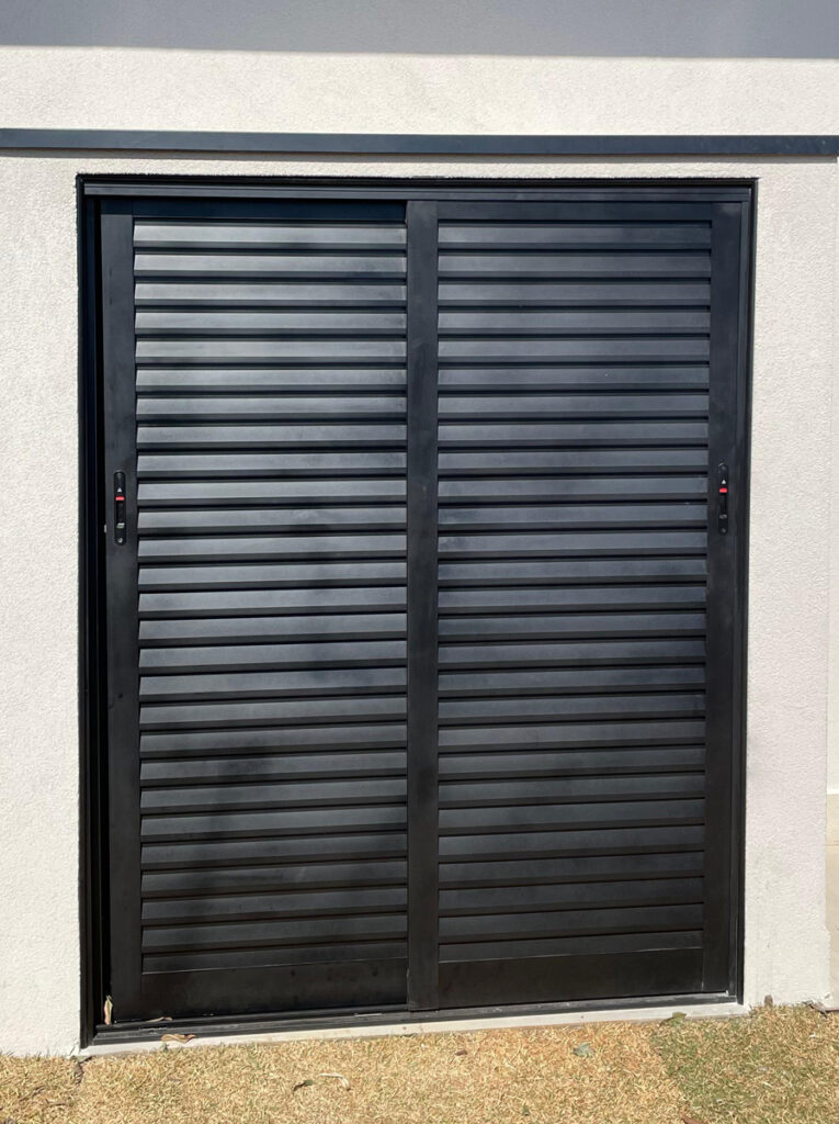 portinhola de veneziana ventilada casinha do gÁs